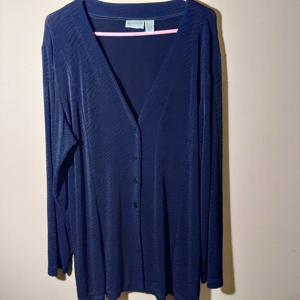 Chico's Travelers V neck black stretch embossed print long sleeve top. Size XL